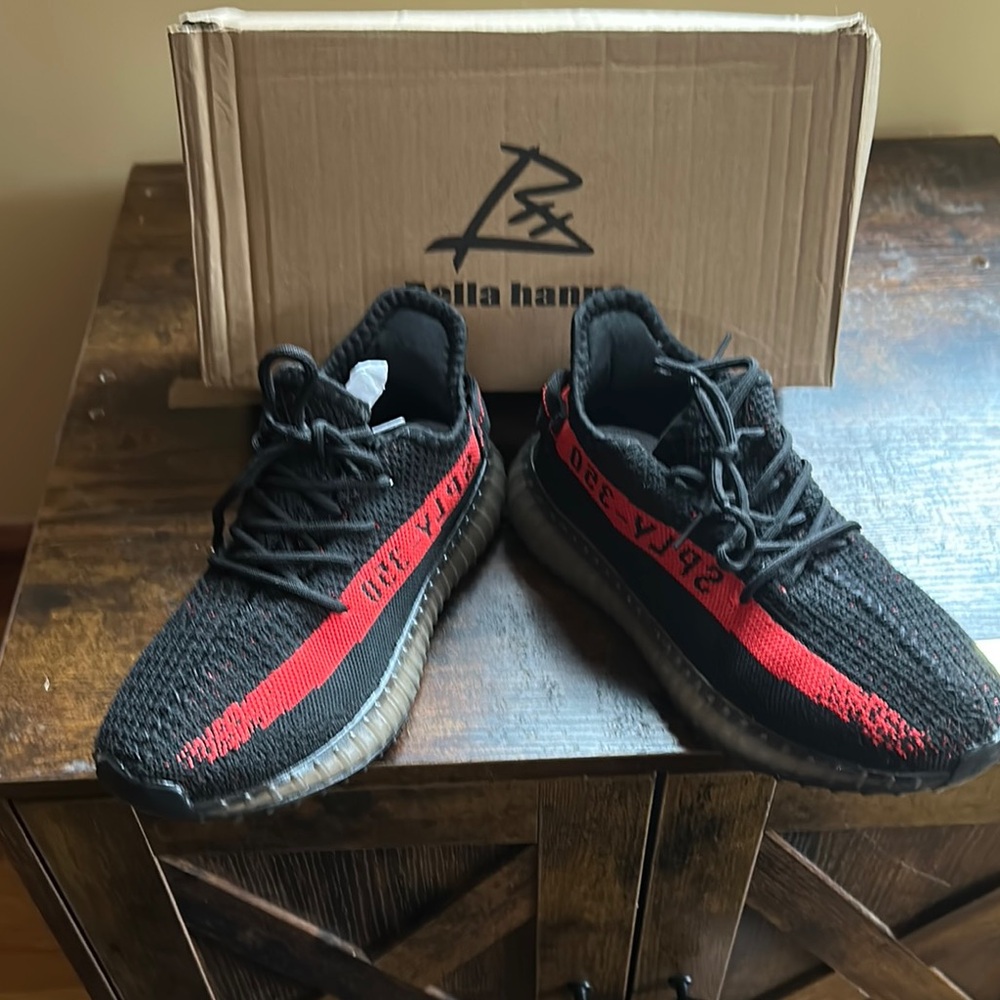 Sneakers size7 Black and Red Athletic Shoes